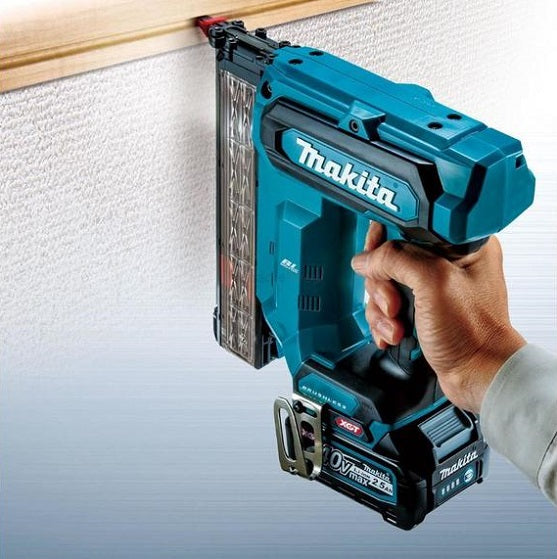 Makita Stielschleifer FN001GZ 40 V Bürstenlos Leicht
