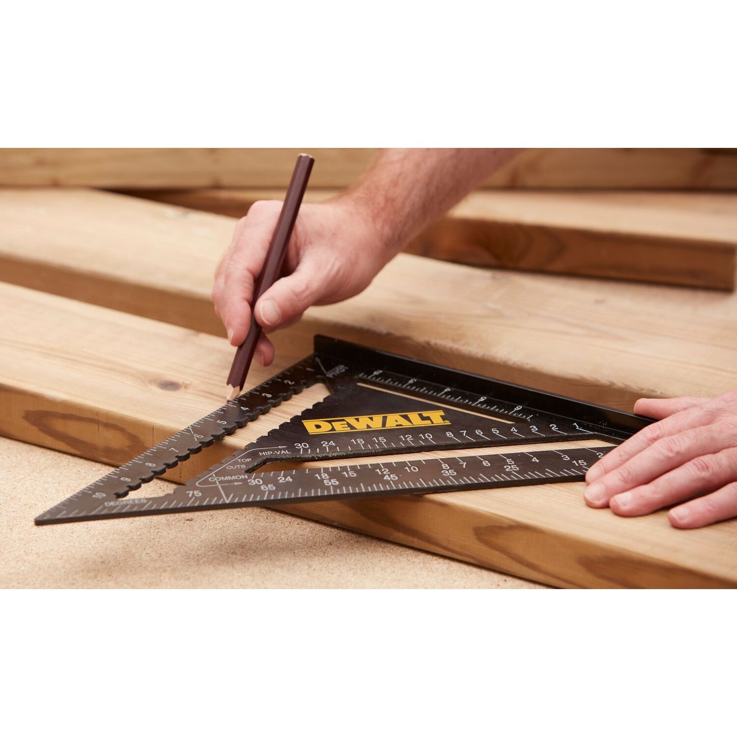 DeWalt 7 Zoll Aluminium Dachdeckerlehre DWHT46031-0 – Präzise Messungen für Dachdeckerarbeiten