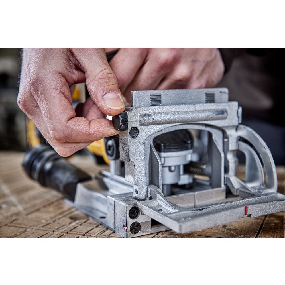 DeWalt Fräse DCW682NT-XJ 18 V Bluetooth Bürstenlos Kompakt