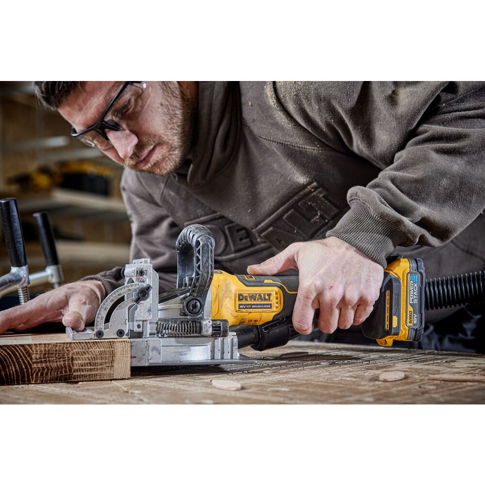 DeWalt Fräse DCW682NT-XJ 18 V Bluetooth Bürstenlos Kompakt