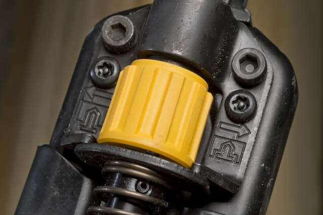 DeWalt Nagler DCN693P2-QW 18 V Bürstenloser Motor Kompakt