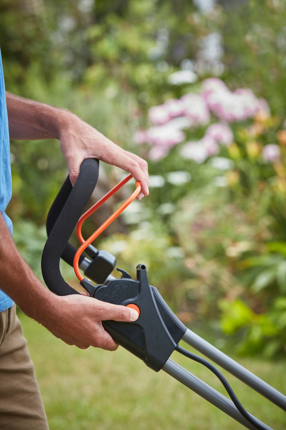 BlackDecker Rasenmäher BCMW3318L2-QW 18 V 33 cm Leicht