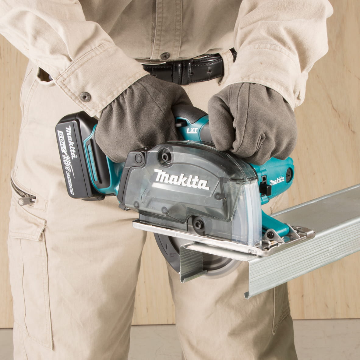 Makita Metalltrennschleifer DCS552RTJ 18 V Kraftvoll Set