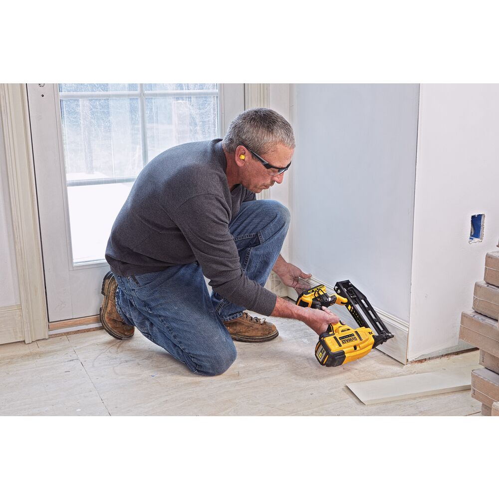 DeWalt Nagler DCN662NT-XJ 18 V Bürstenlos Kompakt Leicht