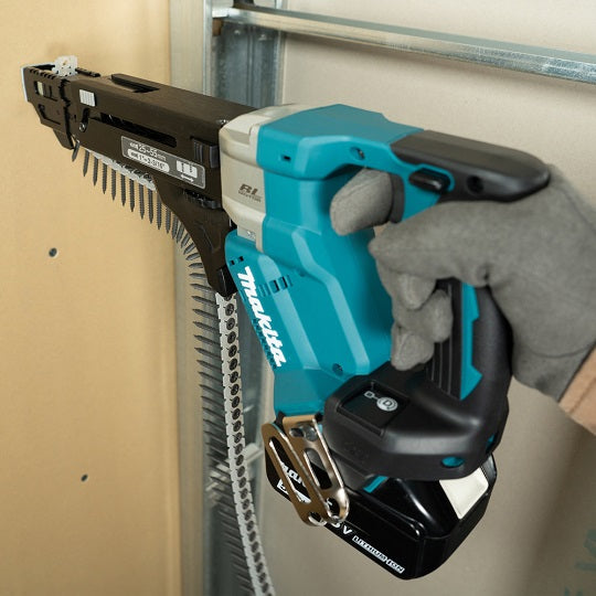 Makita Schrauber DFR551RTJ 18 V Integriertes Magazin