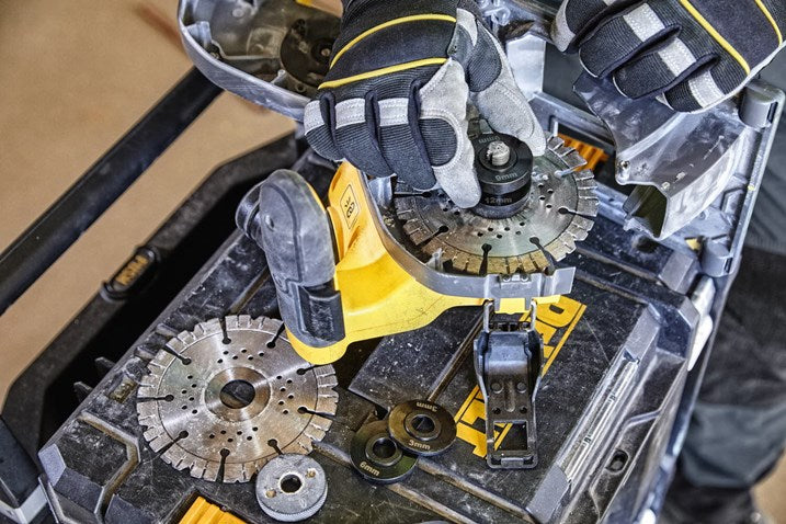 DeWalt Betonfertiger DCG200NT-XJ 54 V Kraftvoll Kompakt Set