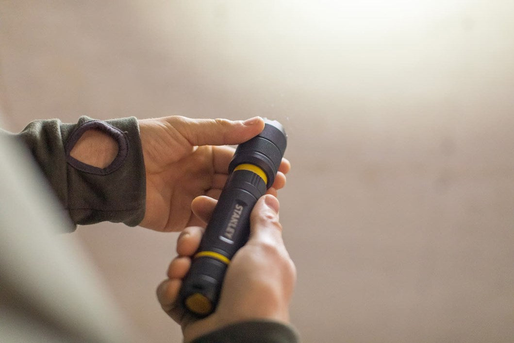 Stanley Taschenlampe 350 Lumen Einstellbare Beleuchtung