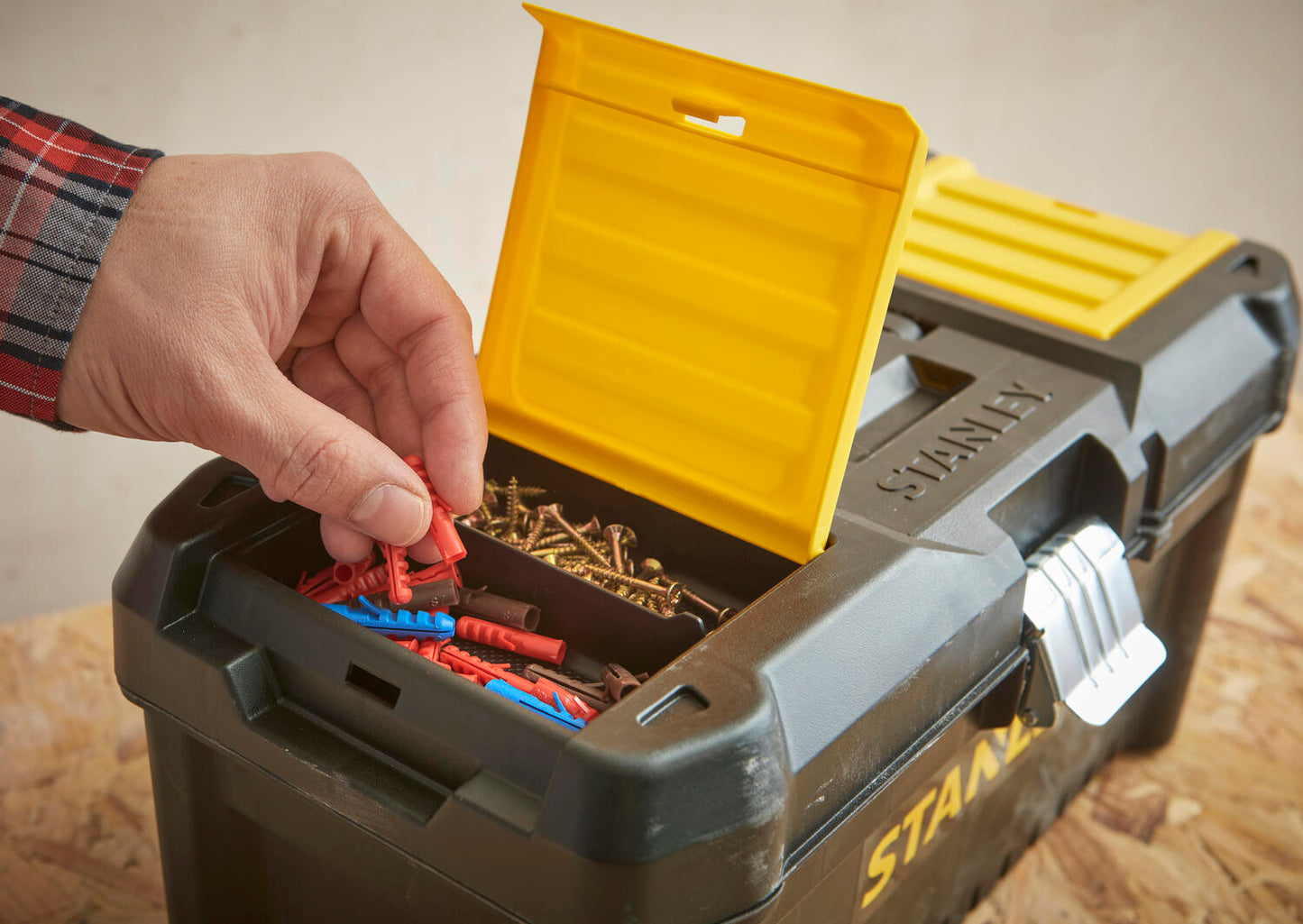 Stanley Werkzeugkoffer STST1-75518 Metallverschlüsse Becher