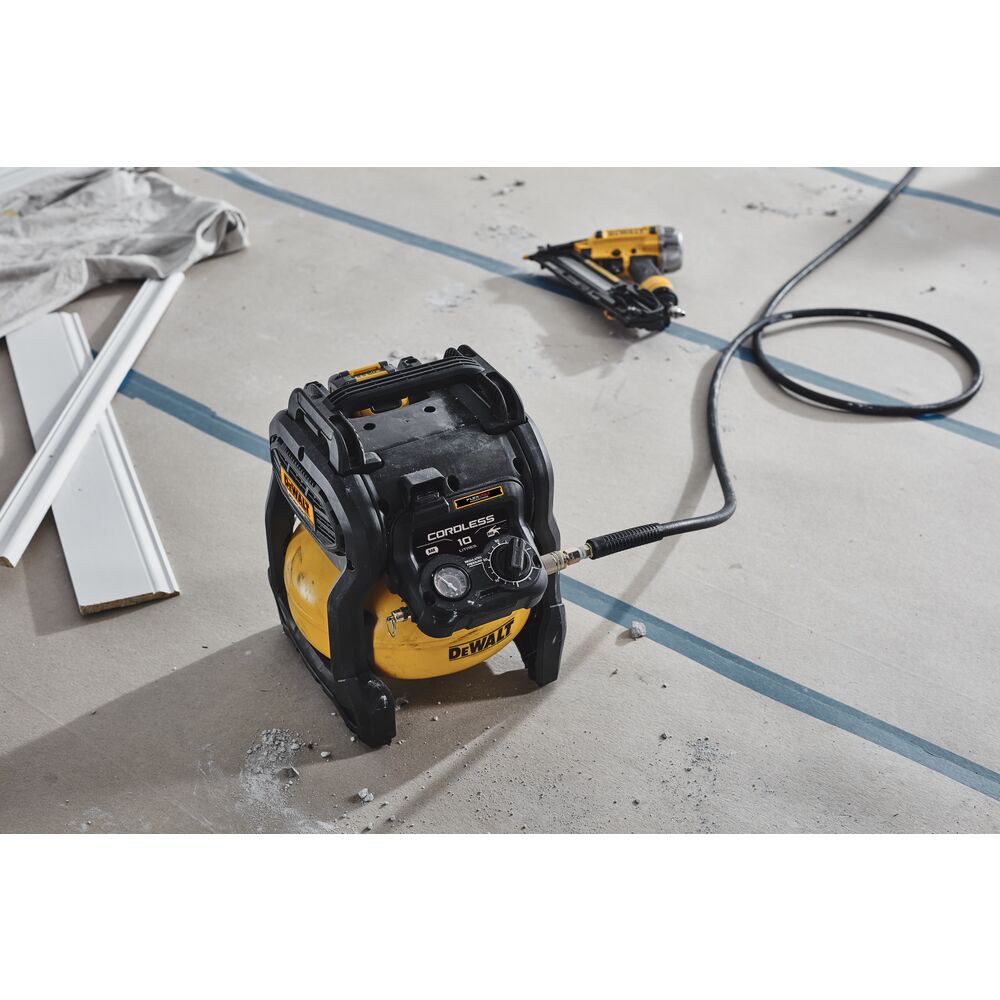 Dewalt Kompressor DCC1018N-XJ 18 V-Antrieb 10 Liter Set