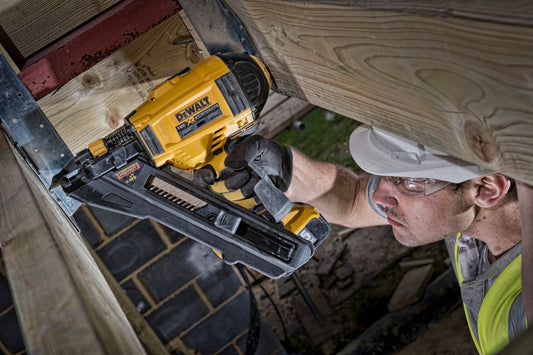 DeWalt Nagler DCN693P2-QW 18 V Bürstenloser Motor Kompakt