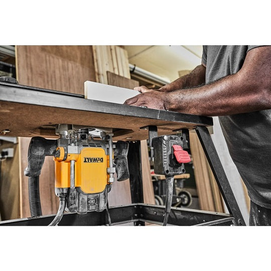 DeWALT DWE627KT-QS – Leistungsstarke 2300W Spindelhobelmaschine mit Externem Adapter