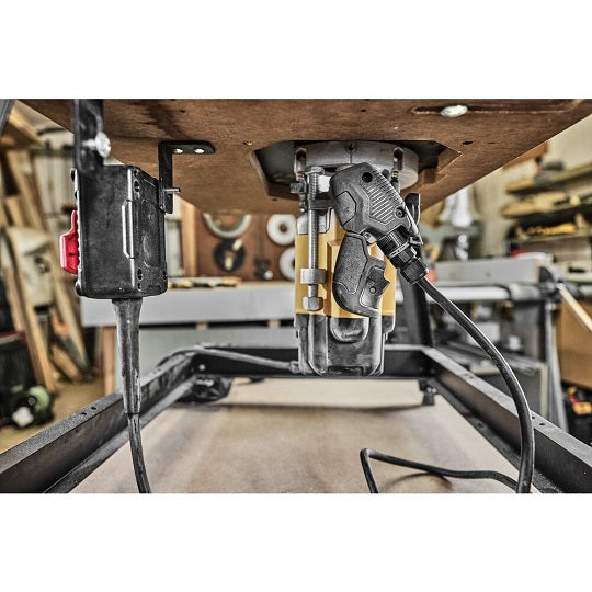DeWALT DWE627KT-QS – Leistungsstarke 2300W Spindelhobelmaschine mit Externem Adapter
