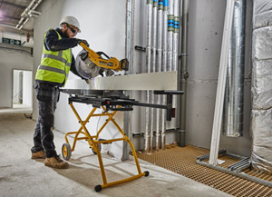 DeWalt DE7260-XJ Mobile Arbeitsstation – Universelles Klemmsystem für Flexible Anwendungen
