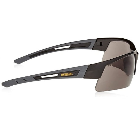 DeWalt DPG100-2D Getönte Schutzbrille – Leichte Robuste Konstruktion mit Gummi-Nasenpads