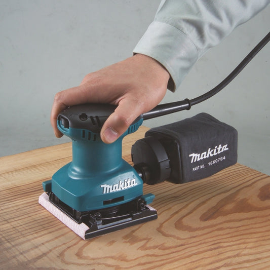 Makita BO4557 Exzenterschleifer – Leistungsstarker 180W Schleifer für Holz und Metall